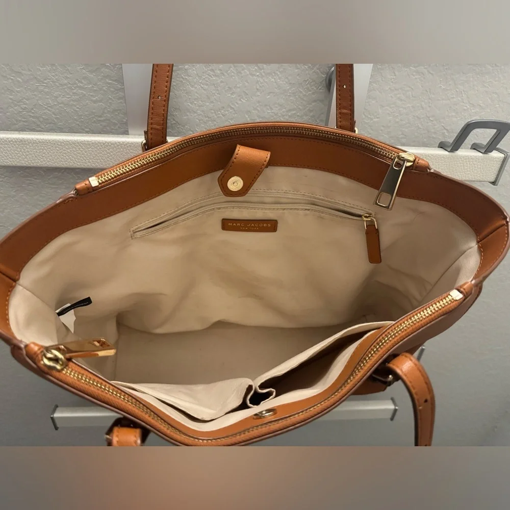 Marc Jacobs Smoked Almond The Commuter Leather Tote Bag - Picture 7 of 11